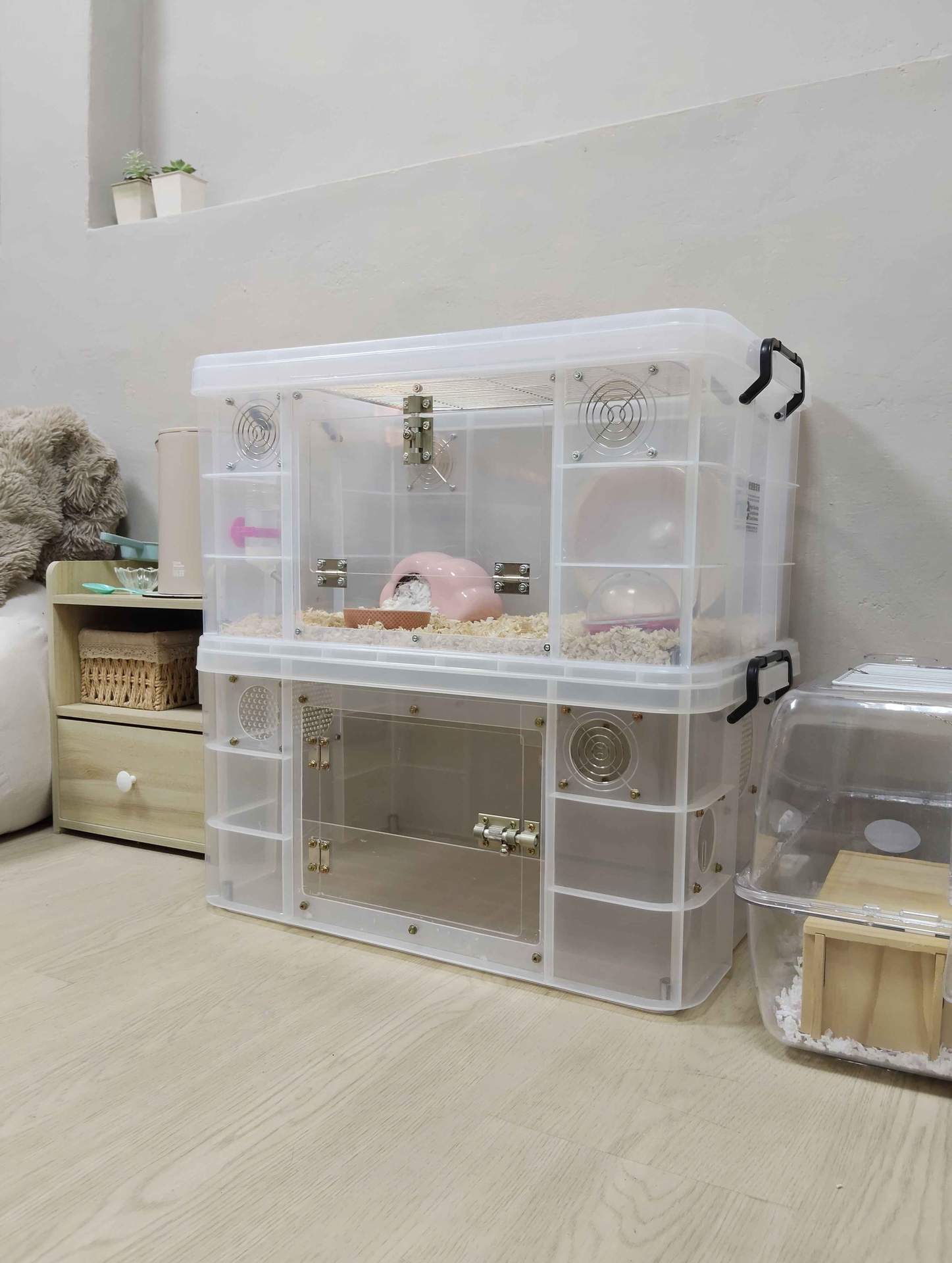 大仔家倉鼠籠具設備，含跑輪配置